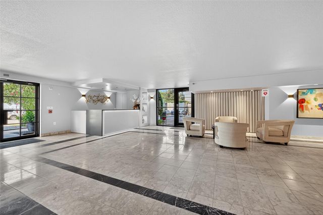 1025 S Shepherd Drive 209, Houston, TX 77019