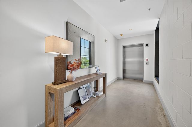 1025 S Shepherd Drive 209, Houston, TX 77019