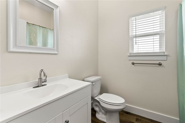 175 Paradise Dr, Rockport, TX 78382