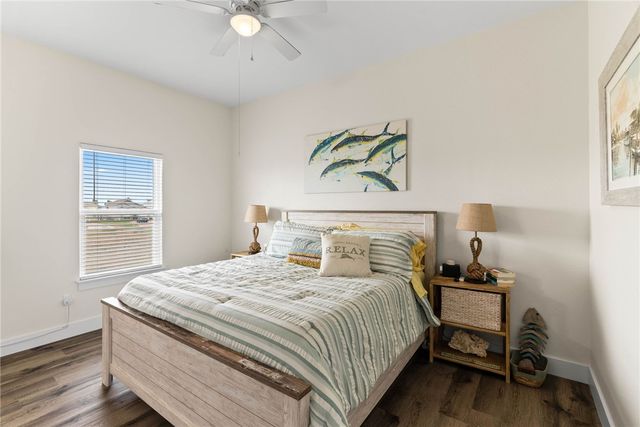 175 Paradise Dr, Rockport, TX 78382