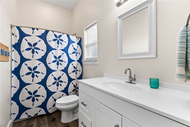 175 Paradise Dr, Rockport, TX 78382