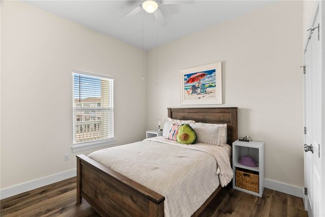 175 Paradise Dr, Rockport, TX 78382