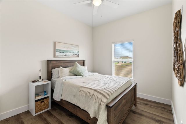 175 Paradise Dr, Rockport, TX 78382