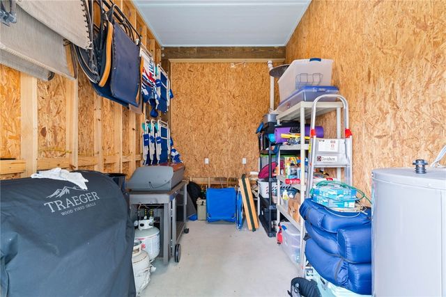 175 Paradise Dr, Rockport, TX 78382