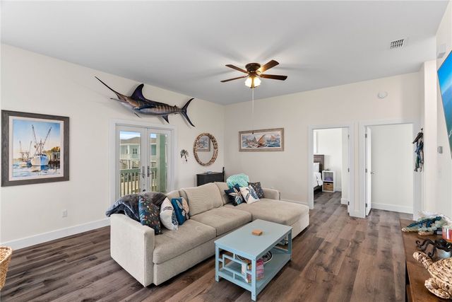 175 Paradise Dr, Rockport, TX 78382