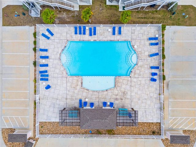 175 Paradise Dr, Rockport, TX 78382