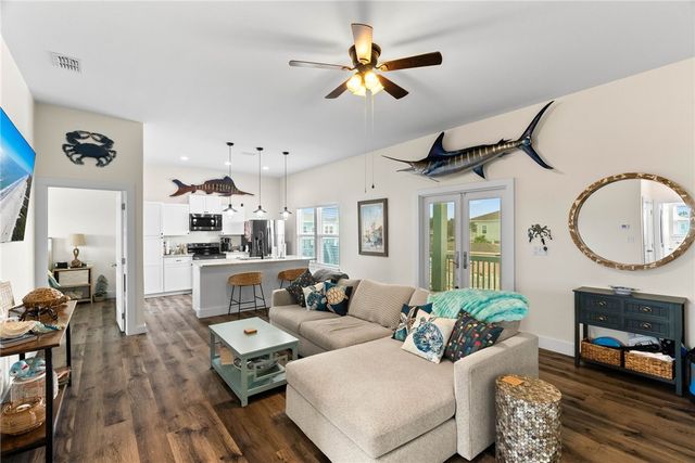 175 Paradise Dr, Rockport, TX 78382