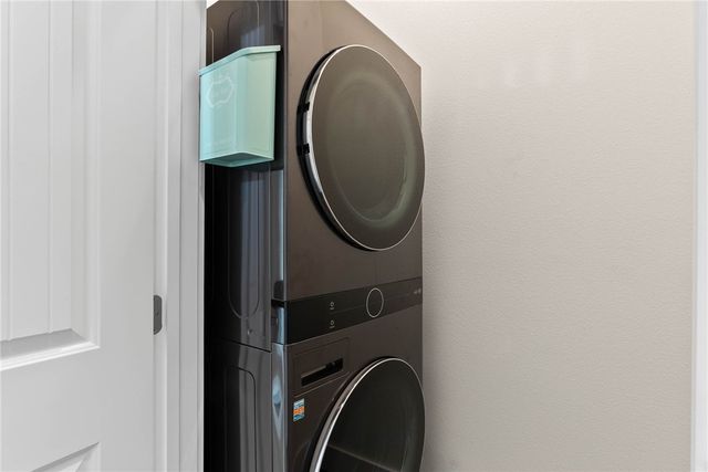 175 Paradise Dr, Rockport, TX 78382