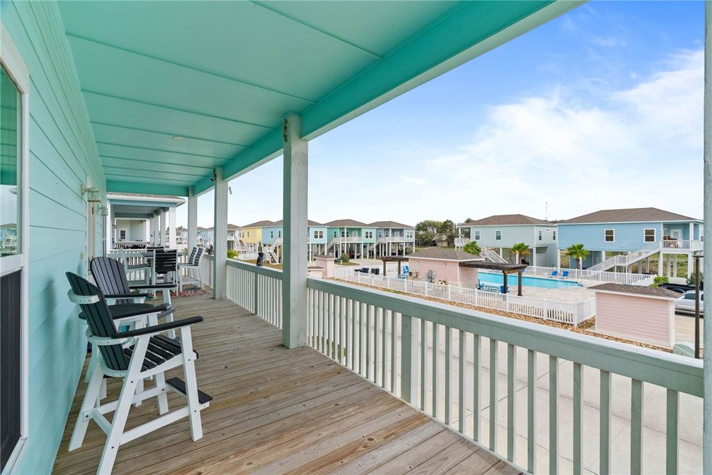 175 Paradise Dr, Rockport, TX 78382 — photo 2