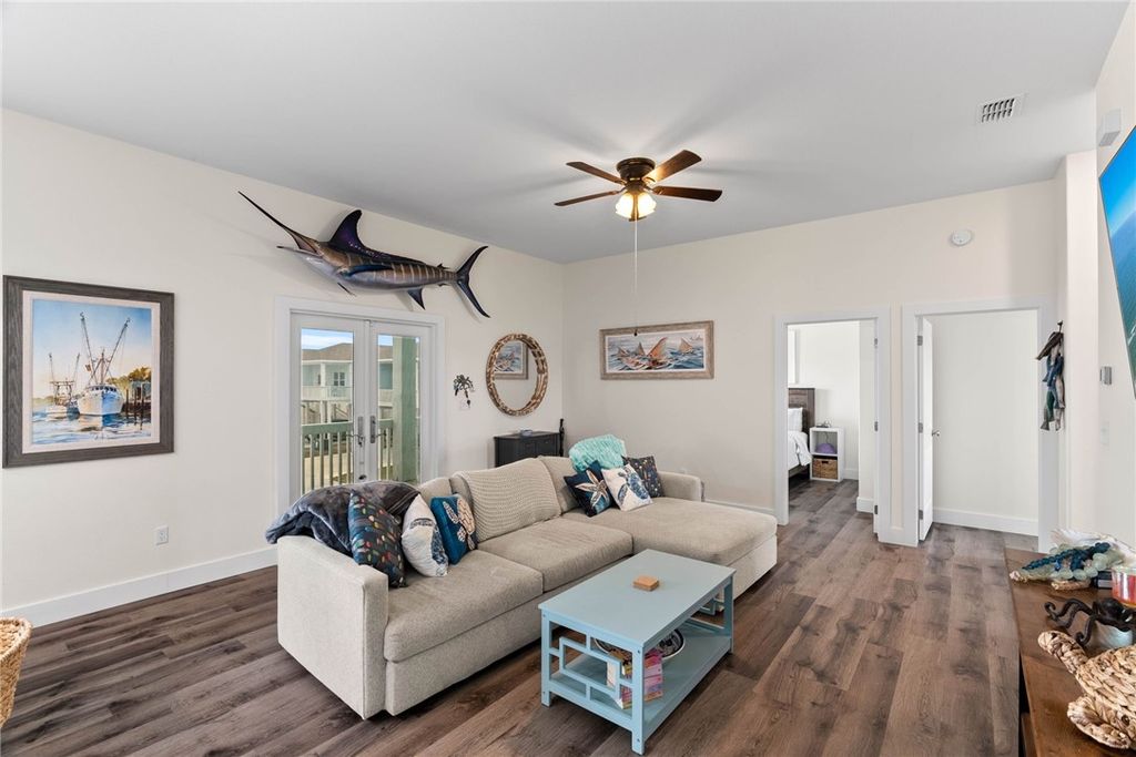 175 Paradise Dr, Rockport, TX 78382 — photo 3