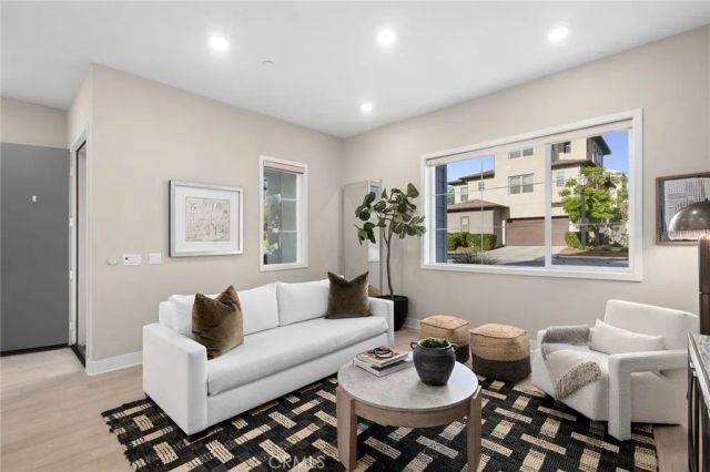 157 Crossover, Irvine, CA 92618