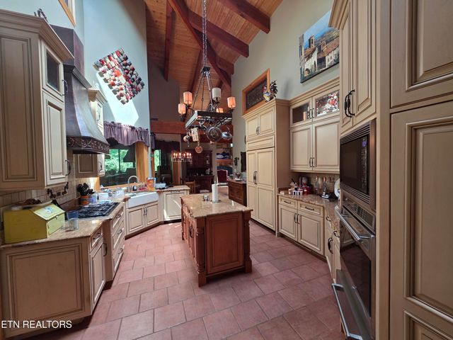 574 Bacon Springs Lane, Clinton, TN 37716