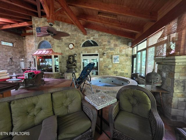 574 Bacon Springs Lane, Clinton, TN 37716