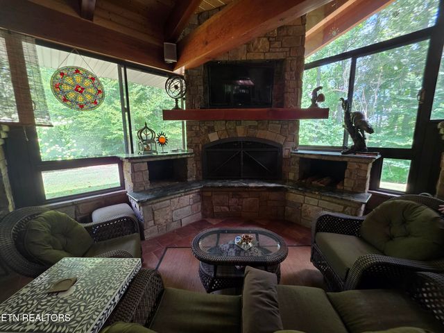 574 Bacon Springs Lane, Clinton, TN 37716