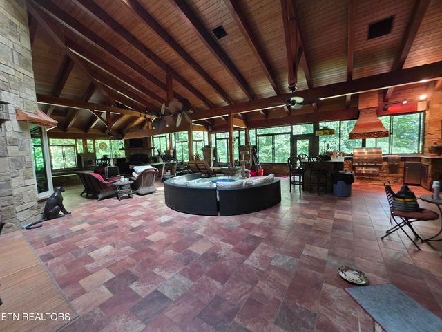 574 Bacon Springs Lane, Clinton, TN 37716