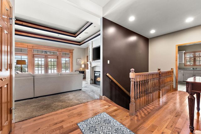 5540 Fountain View Drive, Wheatfield, IN 46392