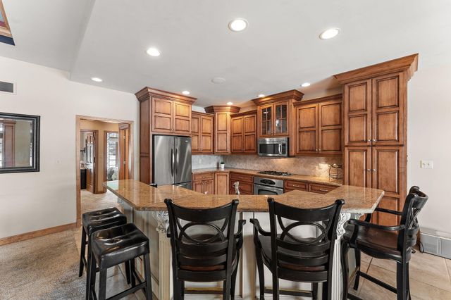 5540 Fountain View Drive, Wheatfield, IN 46392