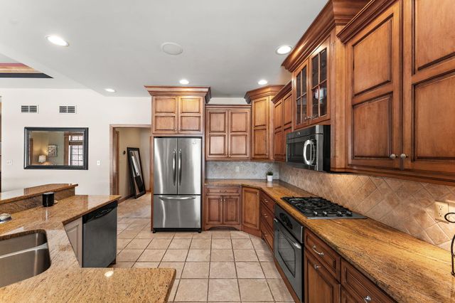 5540 Fountain View Drive, Wheatfield, IN 46392