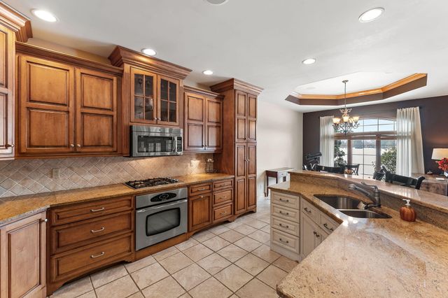 5540 Fountain View Drive, Wheatfield, IN 46392