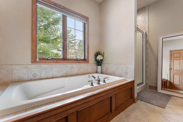 5540 Fountain View Drive, Wheatfield, IN 46392