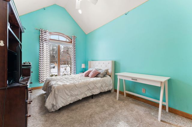 5540 Fountain View Drive, Wheatfield, IN 46392