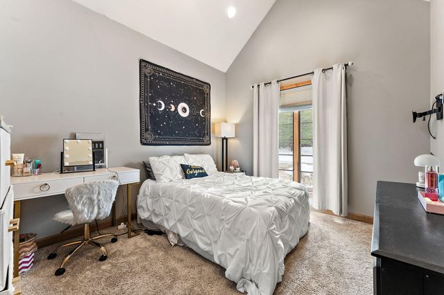 5540 Fountain View Drive, Wheatfield, IN 46392