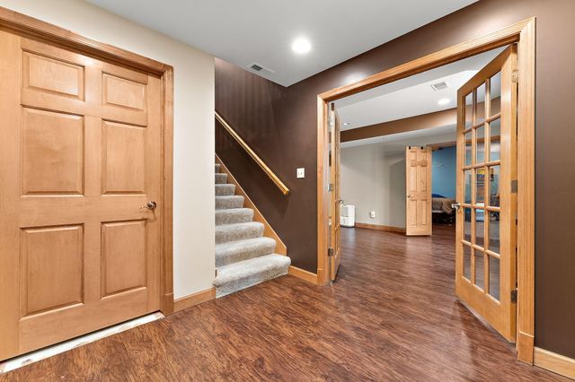 5540 Fountain View Drive, Wheatfield, IN 46392