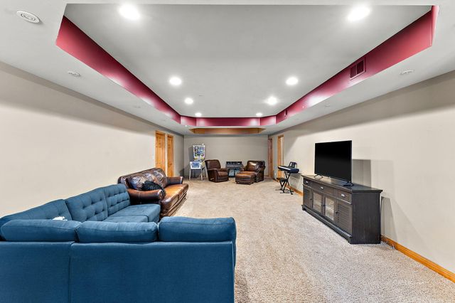 5540 Fountain View Drive, Wheatfield, IN 46392