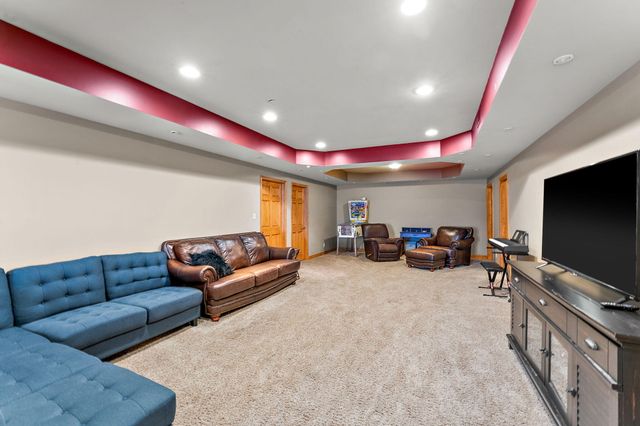 5540 Fountain View Drive, Wheatfield, IN 46392