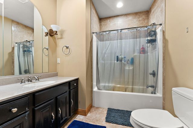 5540 Fountain View Drive, Wheatfield, IN 46392