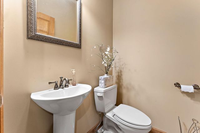 5540 Fountain View Drive, Wheatfield, IN 46392