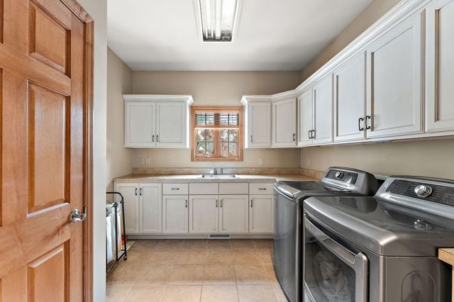 5540 Fountain View Drive, Wheatfield, IN 46392