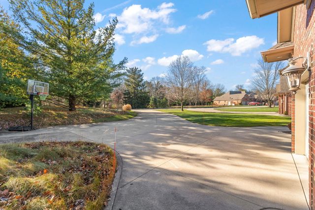 5540 Fountain View Drive, Wheatfield, IN 46392