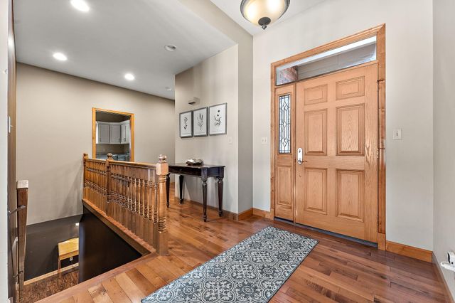 5540 Fountain View Drive, Wheatfield, IN 46392