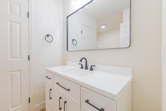 174 N Park Drive, Madera, CA 93637