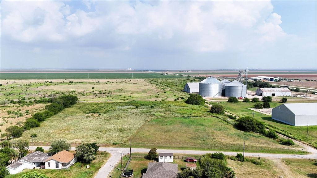 8 Compress Rd, Taft, TX 78390 — photo 4