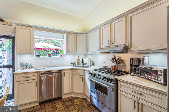 610 PINE ST, Philadelphia, PA 19106