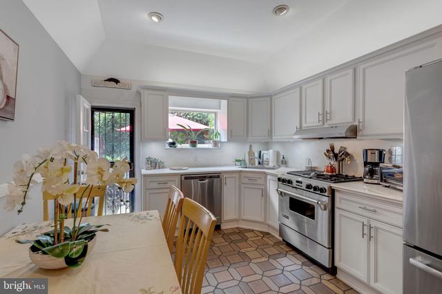 610 PINE ST, Philadelphia, PA 19106