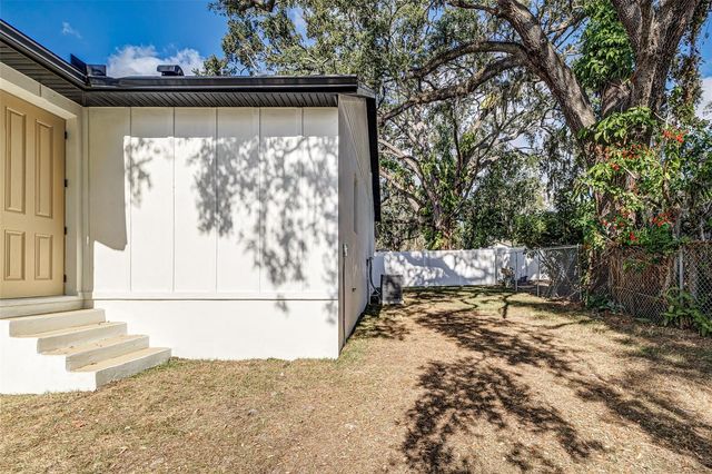 7905 N GREENWOOD AVENUE, Tampa, FL 33604