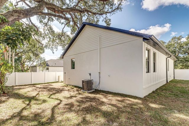 7905 N GREENWOOD AVENUE, Tampa, FL 33604