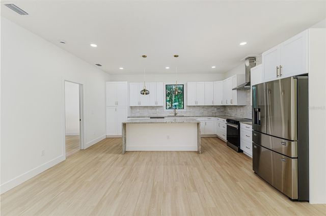 7905 N GREENWOOD AVENUE, Tampa, FL 33604