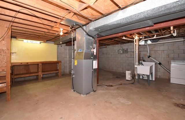 1855 Haymarket ROAD, Waukesha, WI 53186