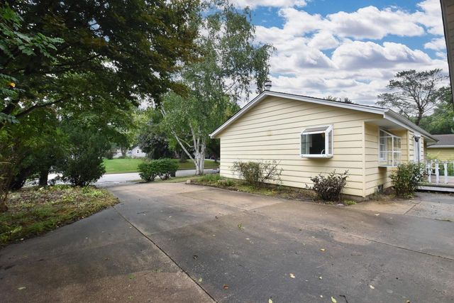 1855 Haymarket ROAD, Waukesha, WI 53186