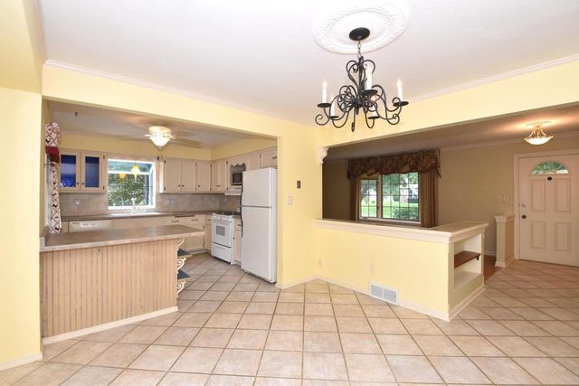 1855 Haymarket ROAD, Waukesha, WI 53186