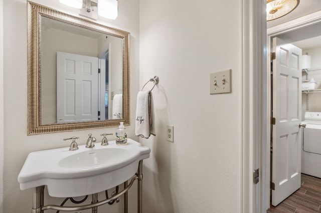 5855 Valley Forge Drive 109, Houston, TX 77057