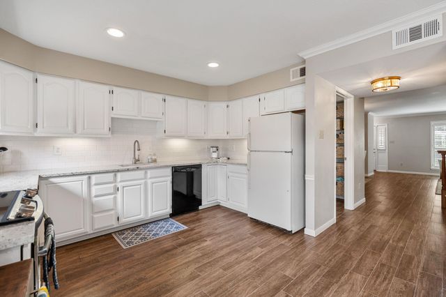 5855 Valley Forge Drive 109, Houston, TX 77057