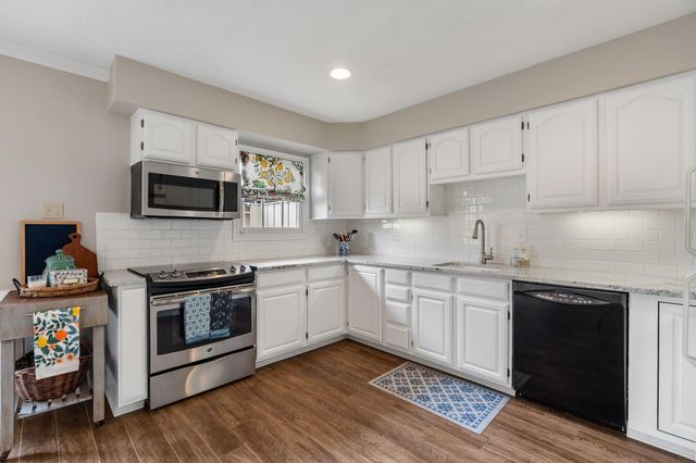5855 Valley Forge Drive 109, Houston, TX 77057