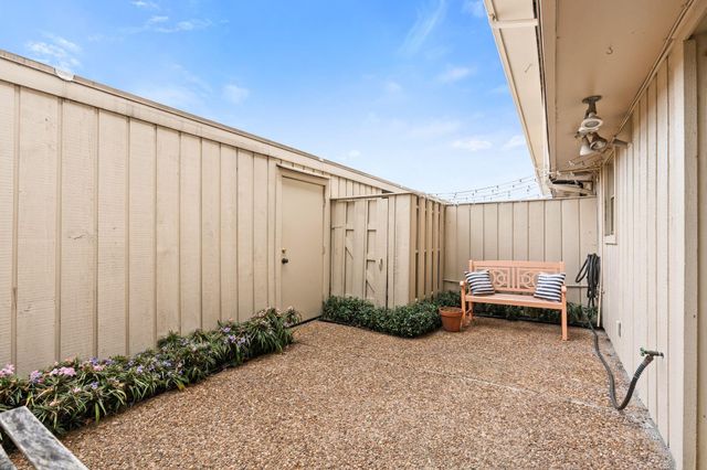 5855 Valley Forge Drive 109, Houston, TX 77057
