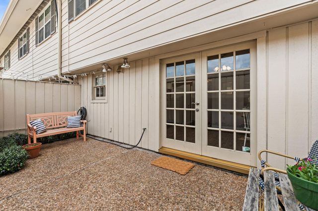 5855 Valley Forge Drive 109, Houston, TX 77057