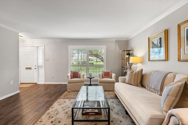 5855 Valley Forge Drive 109, Houston, TX 77057